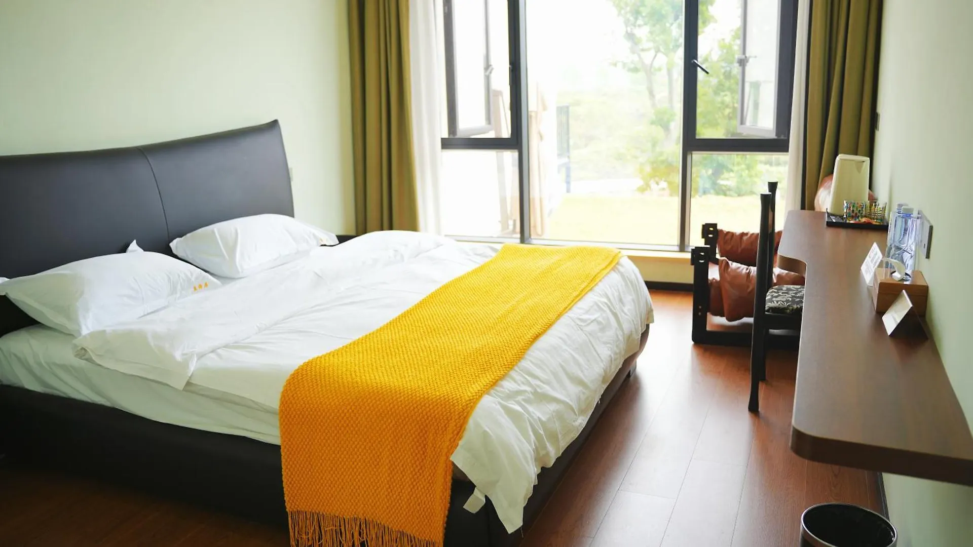 Homestay And Stop At Taihu Lake Scenic Area Suzhou  China